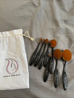 👽Smart Makers - Oval Makeup Brushes